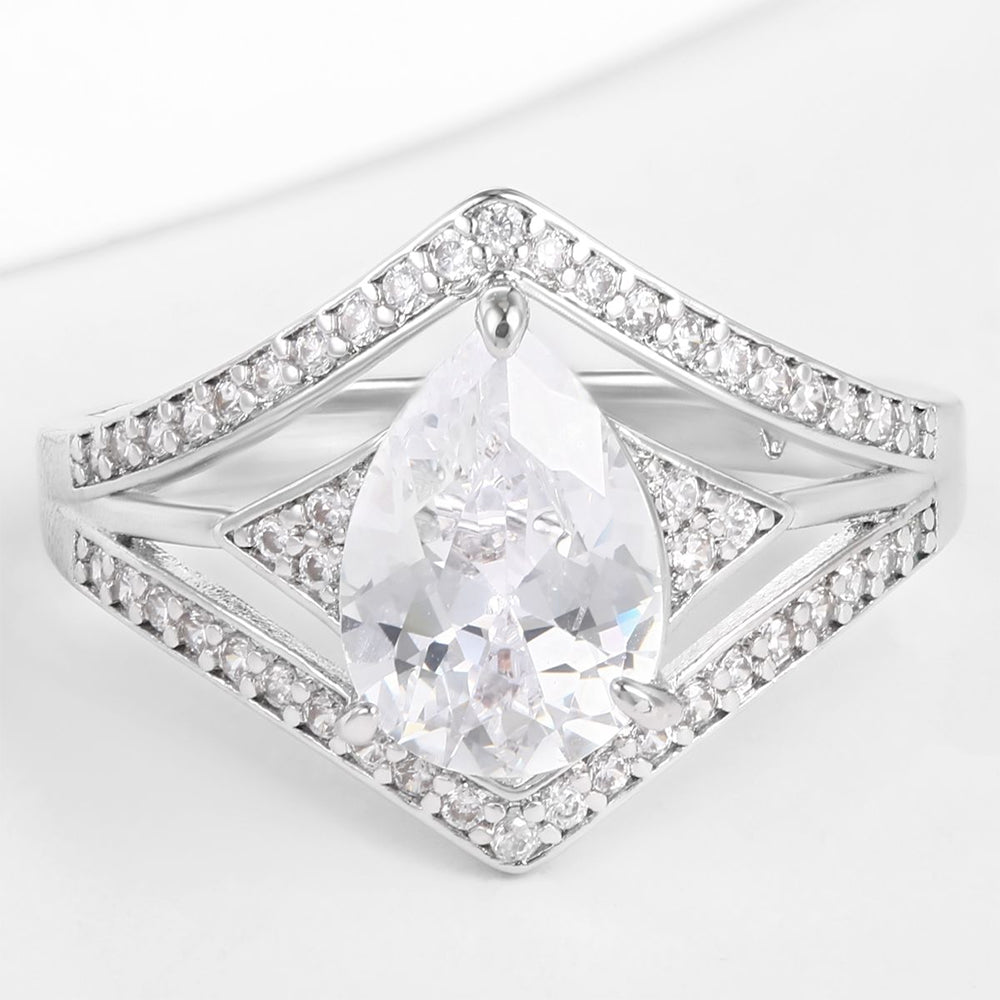 Inel din Aliaj Placat cu Aur ( 10 grame ) cu Cristal Alb Emporia®