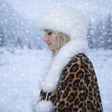 Căciulă de iarnă din blană artificială albă, cu eșarfă – mărime universală