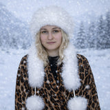 Căciulă de iarnă din blană artificială albă, cu eșarfă – mărime universală