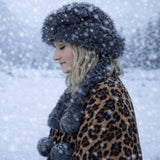 Căciulă de iarnă din blană artificială argintie, cu eșarfă – mărime universală