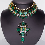 Set din Aliaj Placat cu Aur ( 100 grame ) cu Cristal Verde Emporia® și Cristal Alb Emporia® ( Colier+Cercei )
