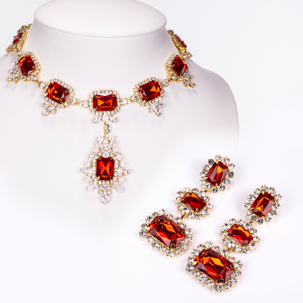 Set din Aliaj Placat cu Aur ( 28 grame ) cu Cristal Roșu Emporia® și Cristal Alb Emporia® ( Colier+Cercei )