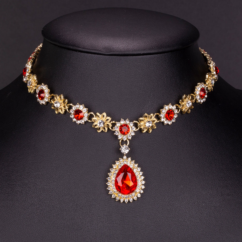 Set din Aliaj Placat cu Aur ( 90 grame ) cu Cristal Roșu Emporia® și Cristal Alb Emporia® ( Colier+Cercei )
