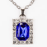 Ceas din Aliaj Placat cu Aur ( 57 grame ) cu Cristal Albastru Emporia® și Cristal Alb Emporia® 12 Carate ( Colier+Cercei+Pandantiv )