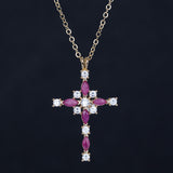 Cruce Colier din Aliaj Placat cu Aur ( 8 grame ) cu Rubin și Cristal Alb Emporia® 2.29 Carate ( Colier+Pandantiv )