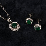 Set din Aliaj Placat cu Aur ( 4.5 grame ) cu Smarald și Cristal Alb Emporia® 2.58 Carate ( Colier+Cercei+Pandantiv )