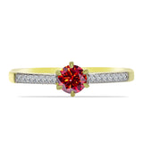Inel din Argint 925 Placat cu Aur ( 2.18 grame ) cu Moissanite Roșu Majestic și Topaz Alb 0.61 Carate