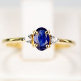 Inel din Argint 925 Placat cu Aur ( 1.35 grame ) cu Safir Albastru Australian și Topaz Alb 0.77 Carate