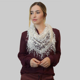 Eșarfă-Șal Triunghiulară 45 cm x 45 cm x 170 cm cu Model Floral Lucios ,Albă - Multilady.ro